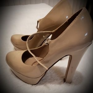 Nude Pumps
